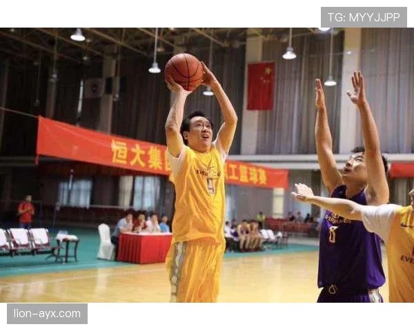 运球规则是什么?篮球中运球违例的判定标准与常见犯规解析 运球规则是什么?篮球中运球违例的判定标准与常见犯规解析